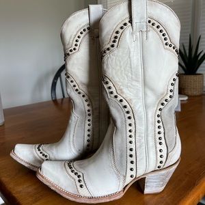 White IDYLLWIND WOMEN'S WALK THIS WAY WESTERN BOOTS - SNIP TOE SIZE 7